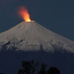 Vulcão Villarrica recebe alerta laranja por aumento da sua atividade